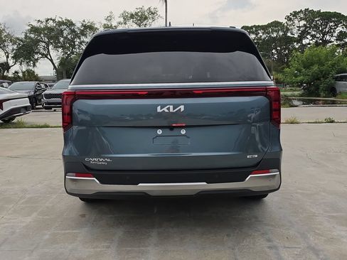 New 2027 Kia Carnival SX FWD image 7