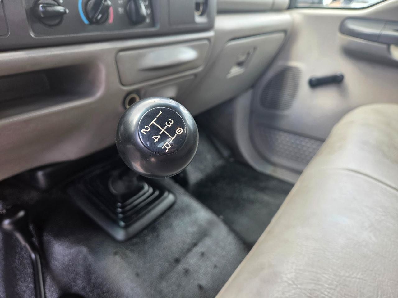 Used 2000 Ford F450 4x4 Regular Cab Super Duty image 16