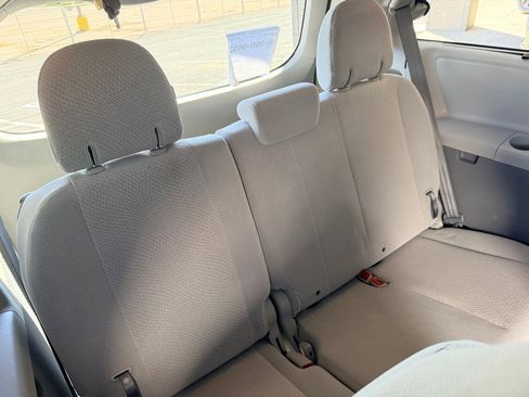 Used 2012 Toyota Sienna LE image 18