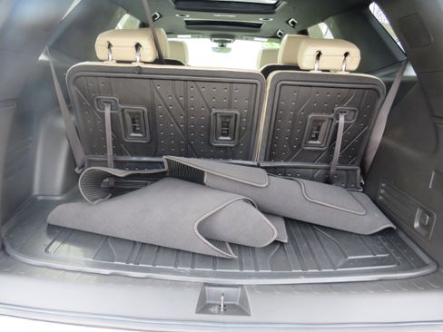 Used 2023 Chevrolet Traverse Premier image 7