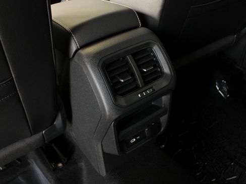 Used 2024 Volkswagen Tiguan SE R-Line image 41