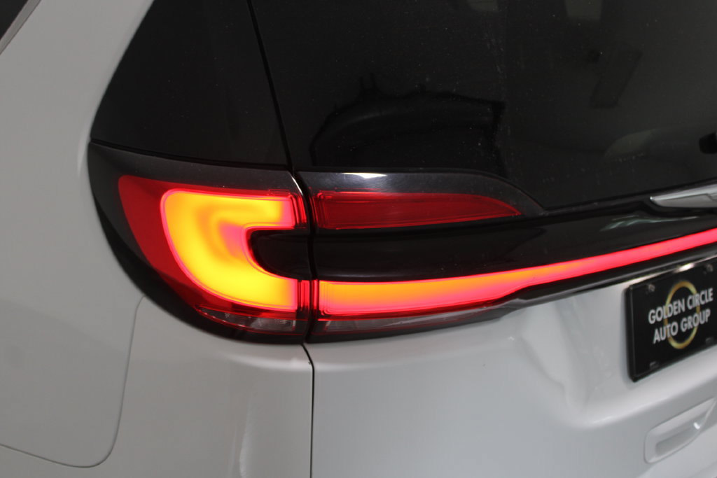 Used 2023 Chrysler Pacifica Touring-L FWD image 50