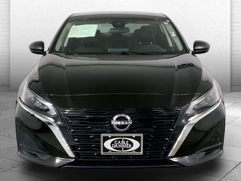 Used 2025 Nissan Altima 2.5 SV FWD image 2