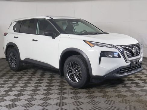 Used 2021 Nissan Rogue S AWD/4WD image 2