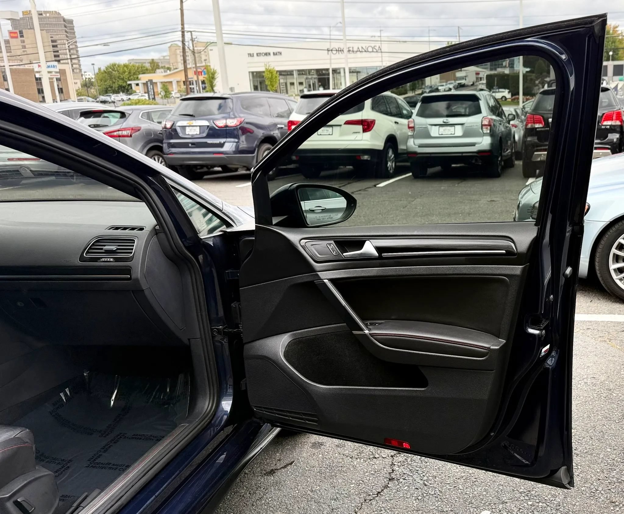 Used 2015 Volkswagen GTI SE FWD image 33