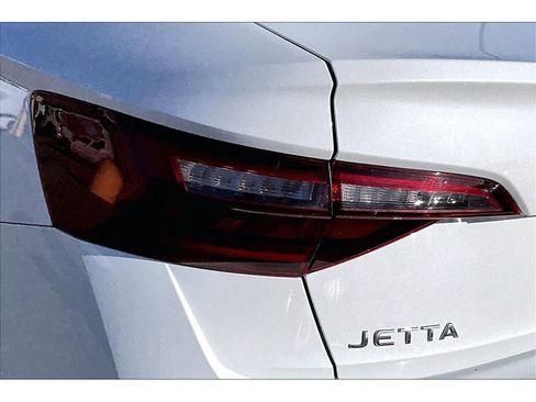 Used 2023 Volkswagen Jetta SE image 22