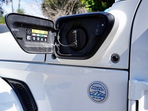 Used 2023 Jeep Wrangler Unlimited Sahara w/ Cold Weather Group AWD/4WD image 12