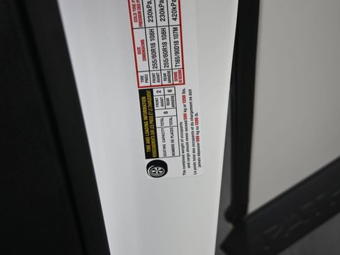 Used 2024 Nissan Pathfinder SV image 17