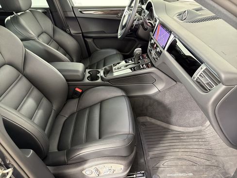 Certified 2026 Porsche Macan AWD/4WD image 30