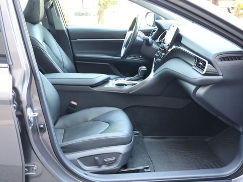 Used 2022 Toyota Camry XLE FWD image 35