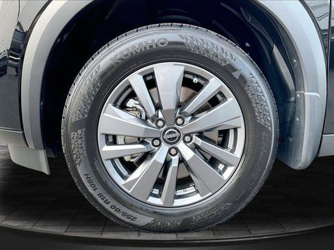 Certified 2025 Nissan Pathfinder S FWD image 10