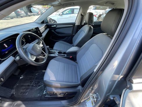 Used 2025 Volkswagen Jetta SE image 27