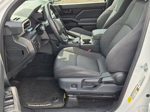 Certified 2025 Toyota Tacoma SR5 AWD/4WD image 8