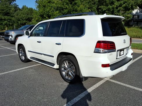 Used 2013 Lexus LX 570 4WD w/ Luxury Pkg image 7
