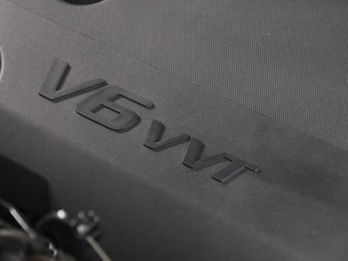 Used 2023 Chevrolet Traverse LT image 18