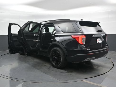 Used 2023 Ford Explorer XLT w/ Equipment Group 202A AWD/4WD image 49