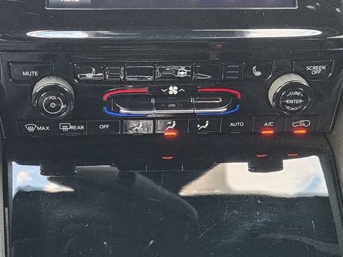 Used 2024 Jeep Grand Cherokee L Laredo image 15