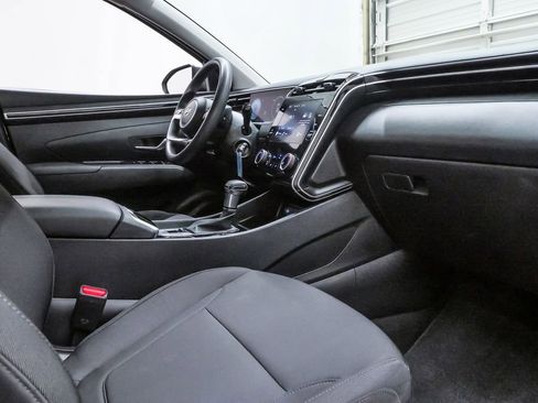 Certified 2024 Hyundai Tucson SE image 12