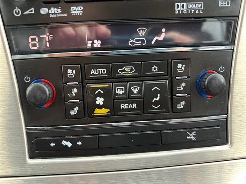 Used 2014 Cadillac Escalade Platinum image 29