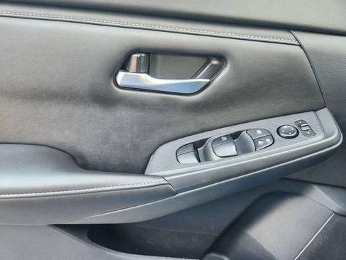 Used 2025 Nissan Sentra SV FWD image 21