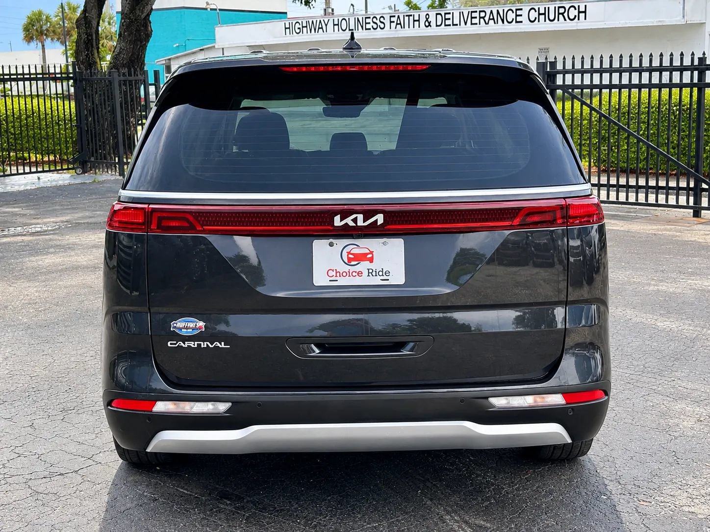 Used 2024 Kia Carnival EX FWD image 5