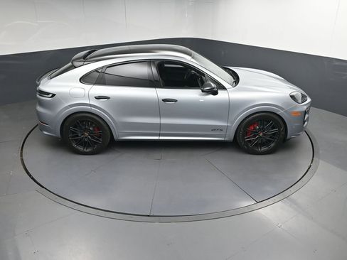 Certified 2025 Porsche Cayenne GTS AWD/4WD image 38
