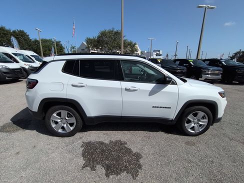 Used 2022 Jeep Compass Latitude FWD image 4