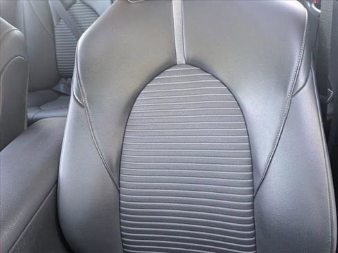 Used 2021 Toyota Camry SE image 10