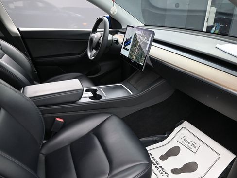 Used 2021 Tesla Model Y Long Range image 36