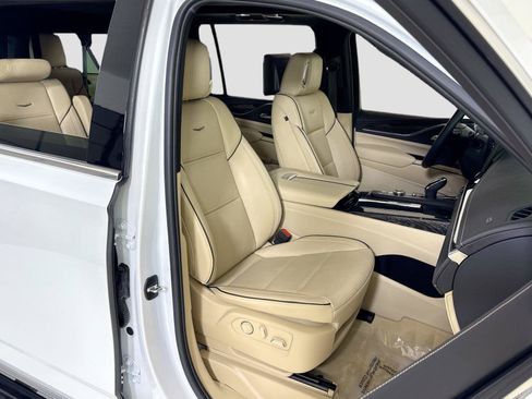 Used 2024 Cadillac Escalade ESV Premium Luxury w/ Performance Package AWD/4WD image 34