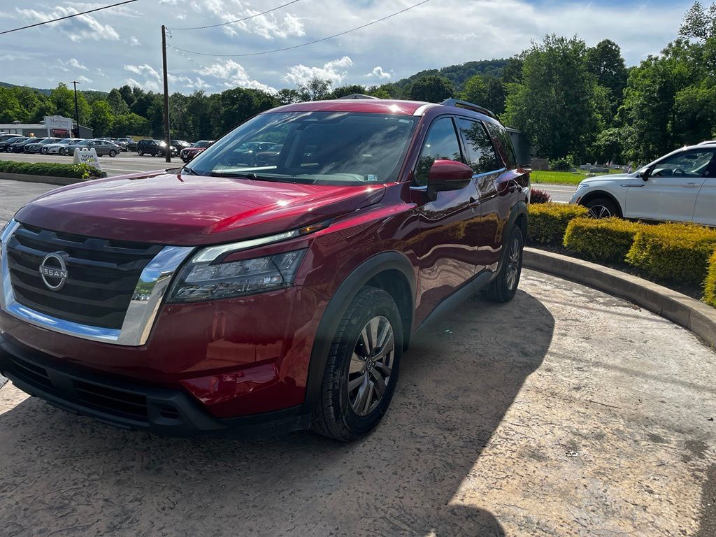 Used 2025 Nissan Pathfinder SV AWD/4WD image 3