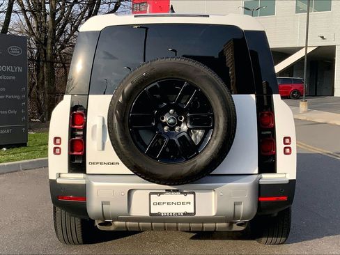 Used 2024 Land Rover Defender 130 S image 4