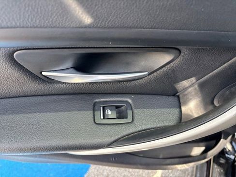 Used 2017 BMW 320i Sedan RWD image 23
