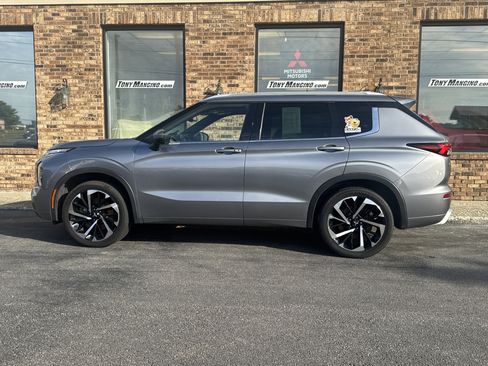 Used 2022 Mitsubishi Outlander SEL image 2