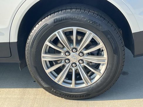Used 2018 Cadillac XT5 Luxury w/ Driver Awareness Package FWD image 11