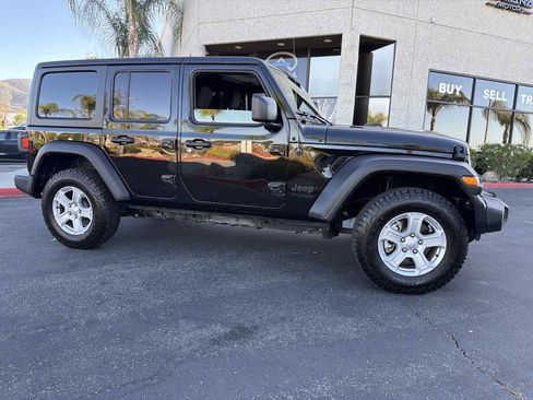 Used 2022 Jeep Wrangler Unlimited Sport AWD/4WD image 11