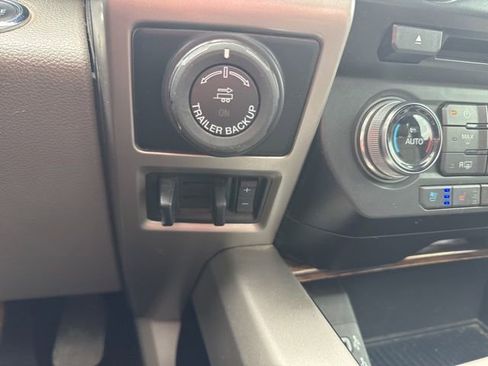 Used 2018 Ford F150 Lariat w/ Equipment Group 502A Luxury AWD/4WD image 27