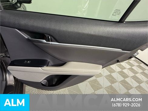 Used 2019 Toyota Camry XLE image 39