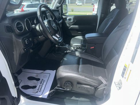 Used 2023 Jeep Wrangler Unlimited Sahara w/ Cold Weather Group AWD/4WD image 19