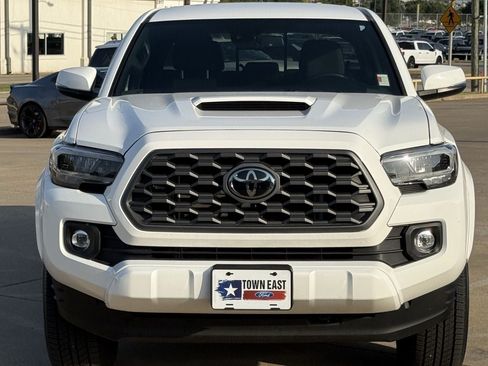Used 2023 Toyota Tacoma TRD Sport w/ Technology Package RWD image 8