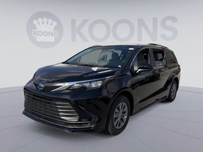 New 2025 Toyota Sienna LE