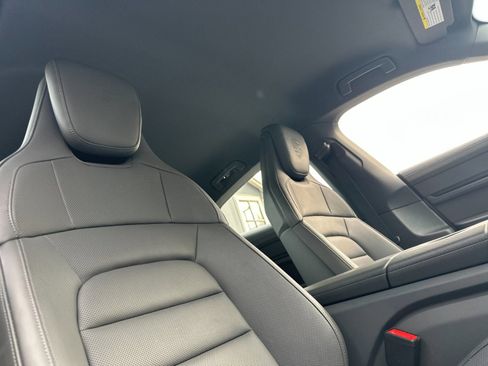 Used 2022 Porsche Taycan image 16