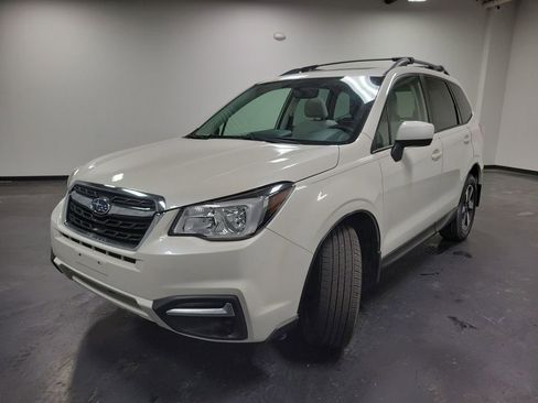 Used 2018 Subaru Forester 2.5i Premium w/ All-Weather Package image 5