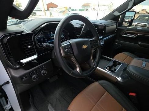 Used 2024 Chevrolet Silverado 2500 High Country image 11