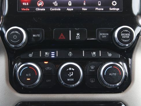 Used 2020 RAM 3500 Laramie image 32