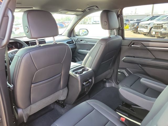 Used 2026 GMC Acadia Elevation w/ Elevation Premium Package FWD image 12