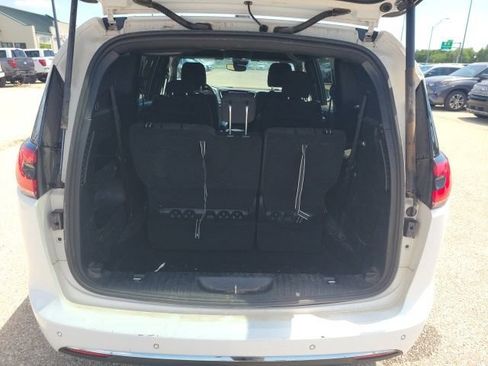 Used 2024 Chrysler Pacifica Touring FWD image 24