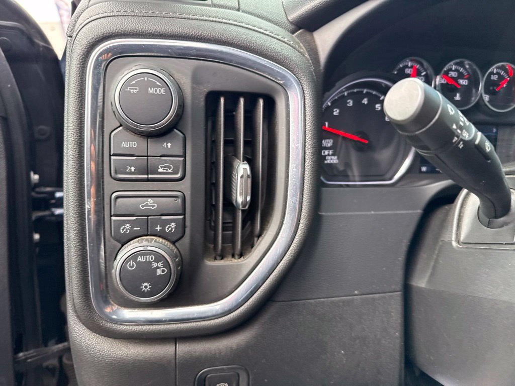 Used 2021 Chevrolet Silverado 1500 LT AWD/4WD image 28