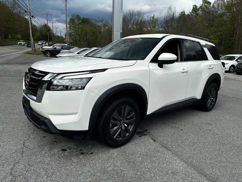 Used 2023 Nissan Pathfinder SV AWD/4WD image 2