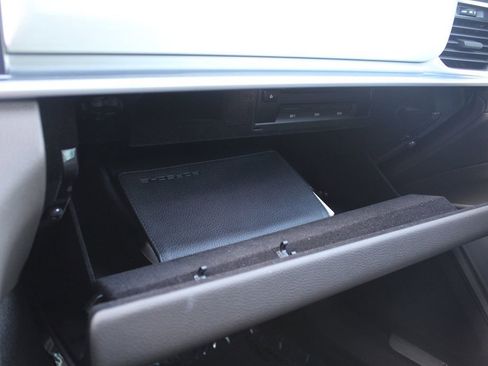 Used 2018 Porsche Panamera 4 image 32